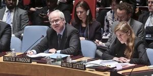 Ukraine: l'envoyé spécial de l'ONU brièvement menacé en Crimée met fin à sa mission (Rectificatif)