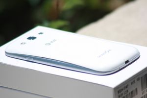 Découverte d'une backdoor dans les téléphones Samsung (Korben.info)