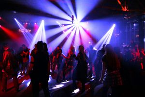 Discrimination. Plainte contre cinq boîtes de nuit françaises (Le Parisien)