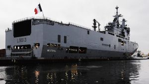 Deux bâtiments de guerre de la marine française en escale à Abidjan