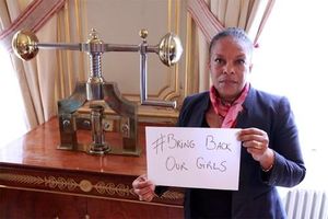 "Cher monde, vos hashtags (# BringBackOurGirls) ne ramèneront pas nos filles" (The Guardian)