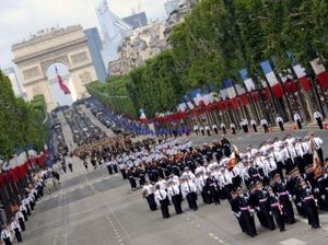Débat brûlant sur la participation de l’Algérie au 14 juillet (Mondafrique)