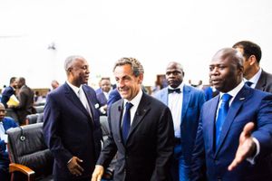 Nicolas Sarkozy accueilli au forum par Lucien Ebaba, le 25 juillet 2014. © Bernardin Dondos / Mediapart