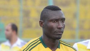 Décès d'Albert Ebossé, attaquant camerounais de la JS Kabylie, atteint par un projectile lors de la 2e journée du championnat algérien