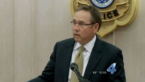 Officier de police Bill Citty lors d'une conférence de presse à Oklahoma City
