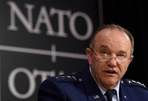 Le commandant en chef de l’OTAN en Europe, le général Philip Breedlove (ci-dessous à droite) (AFP/John Thys)