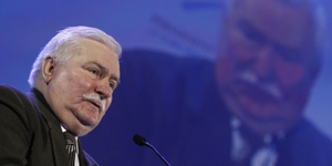 Lech Walesa : "Arrêtez de faire les fous !", armer l'Ukraine pourrait "conduire à une guerre nucléaire !" (AFP)