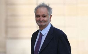 Jacques Attali déclare que la France pourrait être mise sous tutelle (Wikistrike)
