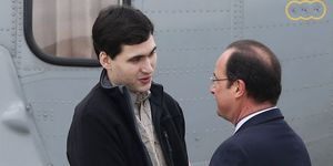 Le journaliste et ancien otage Pierre Torres à son arrivée en France, le 20 avril. | AFP/THOMAS SAMSON