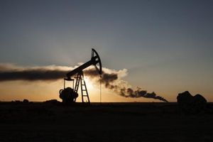La France et le Royaume-Uni bloqueraient la coordination européenne visant à empêcher l'achat de pétrole à l'Etat islamique par des pays européens
