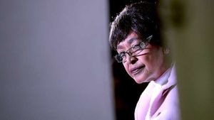 Afrique du Sud: Winnie attaque le testament de Mandela (Canoe)