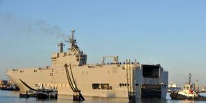 La Russie annonce que la France livrera un Mistral, le 14 novembre prochain. L'Elysée se tait.