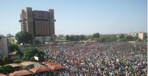 Burkina: l'opposition et la société civile veulent une transition "démocratique et civile" (AFP)