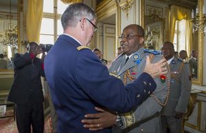 Le 02 octobre 2013, le CEMA a reçu le chef d’état-major général des armées burkinabé, le général de brigade Honoré Traoré, en visite officielle à Paris