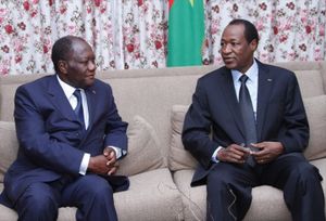 Le dictateur françafricain Compaoré a fuit chez le kleptocrate françafricain Ouattara en Côte d'Ivoire