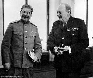 Une note du FBI révèle que Winston Churchill a voulu lancer une bombe atomique sur le Kremlin pour gagner la 'Guerre froide' (Russia Today)