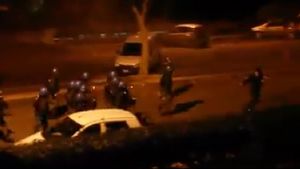 Violences "xénophobes" à Rome, les forces de l'ordre évacuent les enfants des migrants (Russia Today)