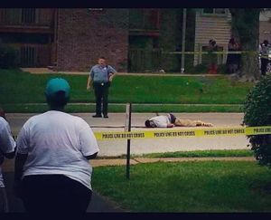 Selon un journaliste US, le procès du grand jury dans le cas du meurtre de Michael Brown par la police à Ferguson apparaît "suspect" et "opaque" (Press TV)