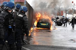 Des marines américains et des gendarmes français organisent une formation de répression d’émeutes (Agence Info Libre)