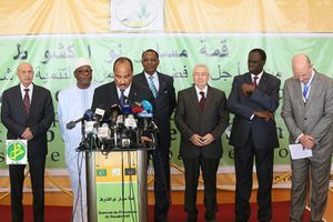 Nouakchott le 18/12/2014 - Le Président de la République, président de l'Union Africaine, Son Excellence Monsieur Mohamed Ould Abdel Aziz a passé en revue, jeudi au cours d'une conférence de presse tenue au palais des congrès à Nouakchott, à la suite de la clôture du sommet du processus de Nouakchott, les principaux axes du communiqué final dudit sommet..
