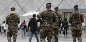 LA DROITE PRESSE FRANÇOIS HOLLANDE DE LÉGIFÉRER SUR LA SÉCURITÉ (Reuters)