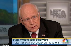 Des militants dénonçant la torture ont protesté devant le porche de Dick Cheney. Deux manifestants arrêtés.