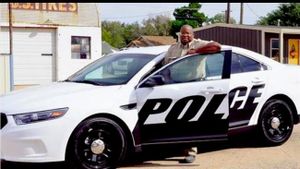 Un homme raciste tire sur le chef de la police de l'Oklahoma et est remis en liberté