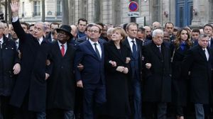 Marche républicaine à Paris : les plans larges des télévisions révèlent une perspective différente sur le défilé des leaders mondiaux