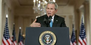 George W. Bush fils et François Hollande même combat ?