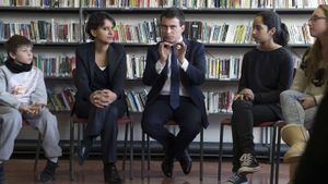 Manuel Valls et Najat Vallaud-Belkacem « forment » des lycéens et des collégiens de Seine-et-Marne -© Joël Saget – AFP