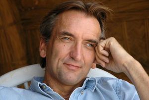 Roger Auque, faux journaliste, vrai espion (Arrêt sur info)