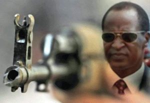 Le Régiment régente la transition pour le clan des Compaoré (Afriques en Lutte)