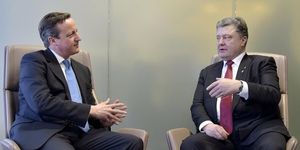 David Cameron et Petro Porochenko le 12 février. REUTERS/ERIC VIDAL