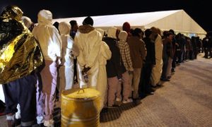 Bruxelles prévoit des centres de migration hors de l'UE pour traiter les demandes d'asile (The Guardian)