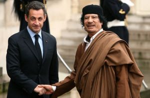 L'ex-ministre de l'intérieur français a été mis en garde à vue au sujet des allégations de financement de la campagne électorale de Sarkozy par Kadhafi (Al-Jazeera)
