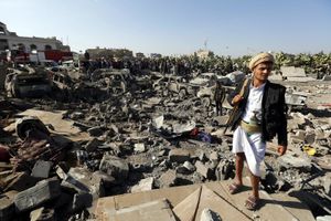 L'Arabie saoudite a bombardé des magasins d'alimentation et l'hôpital dans la capitale du Yémen