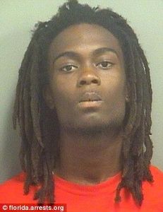 Palm Beach en Floride. Un jeune noir de 20 ans abattu par un policier alors qu'il venait de déposer sa bicyclette et n'était armé que d'un téléphone portable (vidéo)