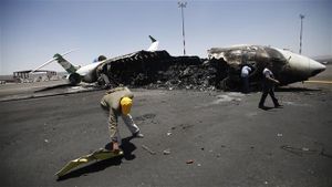 Les avions de chasse saoudiens bombardent à nouveau l'aéroport de Sanaa et une station de télévision