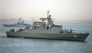 Un navire de guerre US chassé par un destroyer iranien dans le Golfe d'Aden