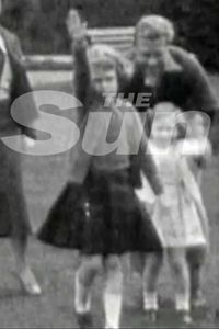 1933. Quand la future reine Elisabeth II faisait le salut nazi avec sa famille (video)