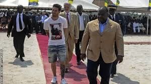 Messi salue le dictateur françafricain gabonais et empoche le pactole