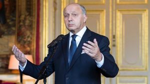 René Naba : En Libye comme en Syrie, "la France, dans ses deux versions néo gaullistes et socialistes, assume une fonction de mercenaires auprès des pétromonarchies". (La Vanguardia)