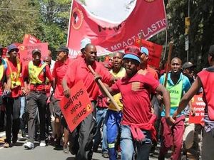 Black Unionists Try to Save South Africa from Becoming a Failed State (BAR)