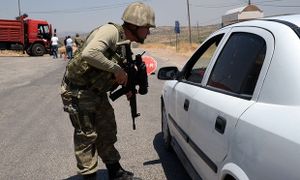 Le processus de paix entre la Turquie et les Kurdes vole en éclat après qu'une voiture piégée ait tué deux soldats turques