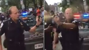 La police de Cleveland pulvérise du gaz poivre au visage des manifestants de "Black Lives Matter" (vidéo)