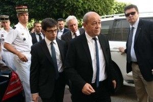L’aumône de Jean-Yves Le Drian à la Tunisie (Mondafrique)