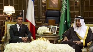 Hollande et sa clique retrouvent leur sourire de champion. Ils ont vendu pour plus d'un milliard d'euros en armes à la dictature saoudienne.