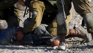 Israël a exécuté deux garçons, alors qu’ils demandaient l’aide d’un soldat (Electronic Intifada)