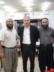 Non, le fils d’Erdogan n'apparaît pas en photo avec des chefs de Daech (Libération)