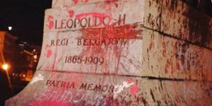 Alors que la mairie de Bruxelles s’apprêtait à célébrer le roi criminel Léopold II, une partie de la société civile manifeste et saccage sa statue